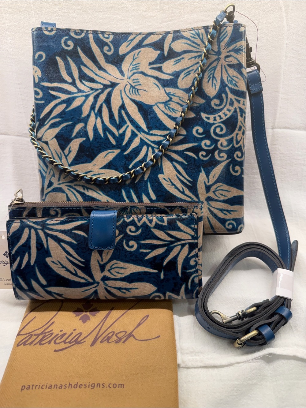 Patricia Nash 2pc BUNDLE Greek Floral LEATHER Blue Cream BAG & WALLET NWT’s